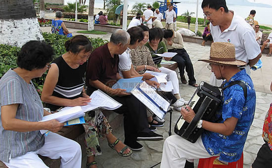 三亚过冬老人 三亚过冬老人