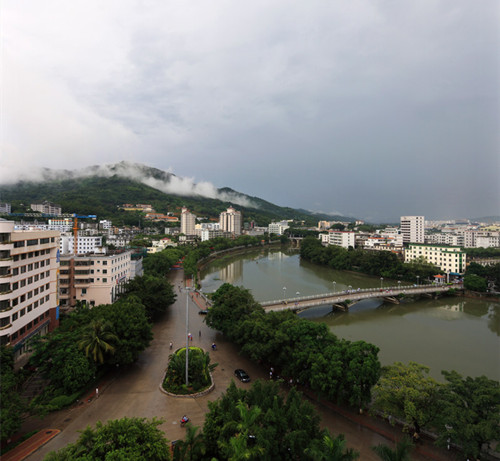 海南避暑胜地——五指山 海南避暑胜地——五指山